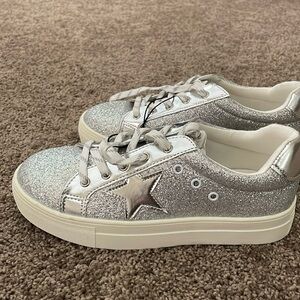 MIA youth sparkle fashion tennis shoe. NWT silver
